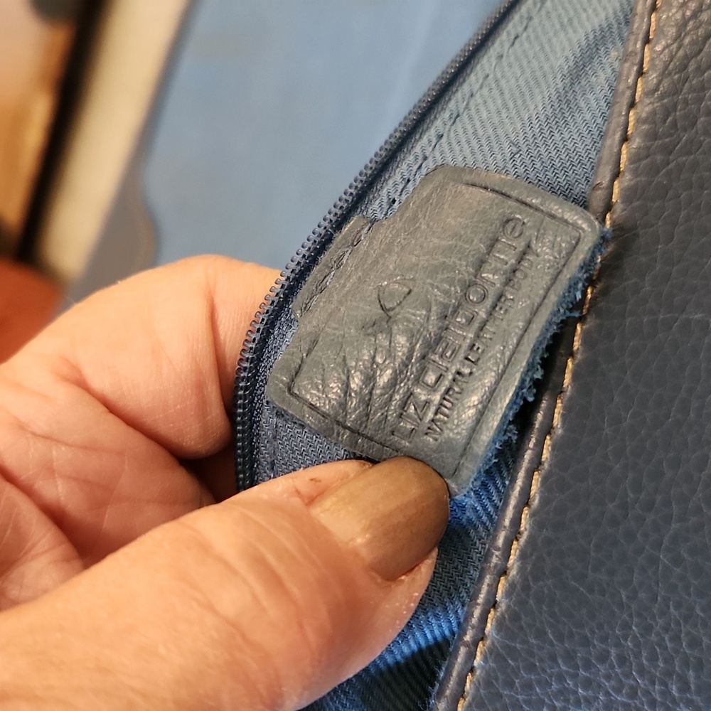 Liz Claiborne Purse RN70272/CA16396 - Picture 3 of 9